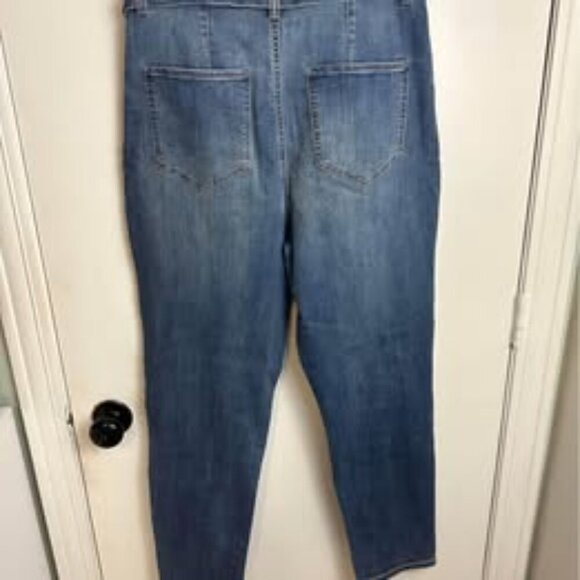 Denim Mom Jeans High Rise Size 11 with belt side pockets#0474 - Picture 2 of 6